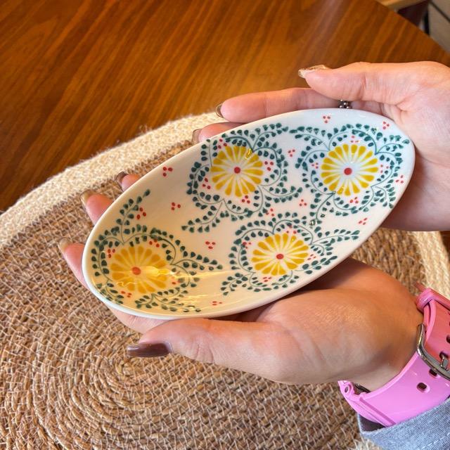 ベトナム　バッチャン焼小皿　舟形　16cm　全2色　キイロ　アカ　イエロー　レッド　小鉢　オーバル　楕円皿　ベトナム料理　中華料理　薬味　前菜　タイ料理