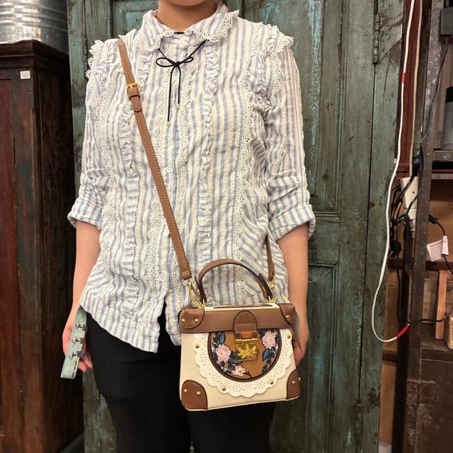 Topanga Accessory　ティータイムデコレーションバニティバッグ　ホワイト　レース　ファッション　バッグ　肩掛けバッグ　ショルダーバッグ　小物　レザー
