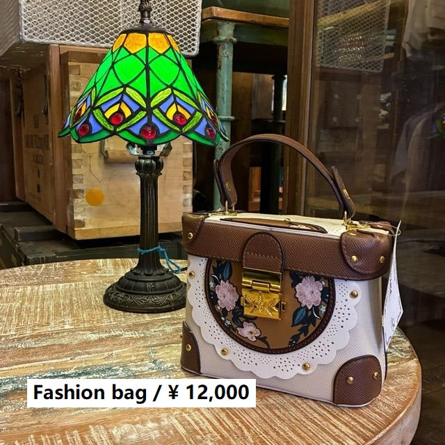 Topanga Accessory　ティータイムデコレーションバニティバッグ　ホワイト　レース　ファッション　バッグ　肩掛けバッグ　ショルダーバッグ　小物　レザー