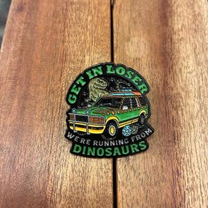 TOPANGA Jewelry　ピンブローチ　GET IN LOSER WE'RE RUNNING FROM DINOSAURS　負け犬よ、乗れ！恐竜から逃げるんだ　プレゼント　アクセサリー　プチギフト　