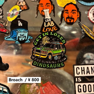 TOPANGA Jewelry　ピンブローチ　GET IN LOSER WE'RE RUNNING FROM DINOSAURS　負け犬よ、乗れ！恐竜から逃げるんだ　プレゼント　アクセサリー　プチギフト　