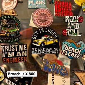 TOPANGA Jewelry　ピンブローチ　GET IN LOSER WE ARE SAVING HALLOWEENTOWN　負け犬よ、乗れ！ハロウィンを救うんだ　プレゼント　アクセサリー　プチギフト　