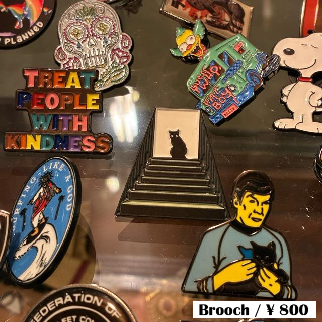 TOPANGA Jewelry Pin Brooch Cat on Stairs