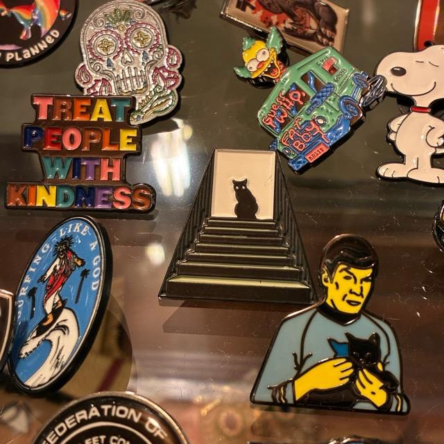 TOPANGA Jewelry Pin Brooch Cat on Stairs