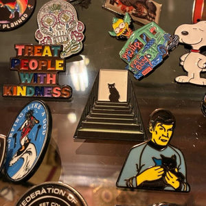 TOPANGA Jewelry Pin Brooch Cat on Stairs