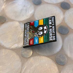 TOPANGA Jewelry　 Pin Brooch　THAT'S WHAT I DO I AM A NURSE I STAB PEOPLE AND I KNOW THINGS