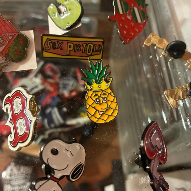 TOPANGA Jewelry Pin Brooch King of Pineapples