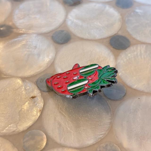 TOPANGA Jewelry　 Pin Brooch　Strawberry