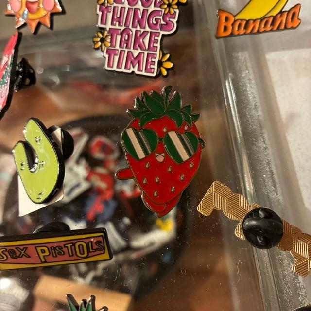 TOPANGA Jewelry　 Pin Brooch　Strawberry