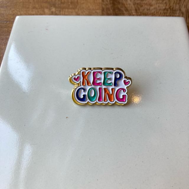 TOPANGA Jewelry　ピンブローチ　KEEP GOING　続ける　カラフル　ハート　ファッションアイテム　ジュエリー　プレゼント　小物　アクセサリー　プチギフト　