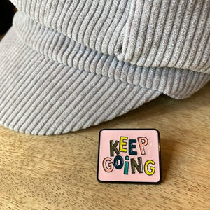 TOPANGA Jewelry　ピンブローチ　KEEP GOING　続けて　カラフル　メッセージ　ファッションアイテム　ジュエリー　プレゼント　小物　プチギフト　