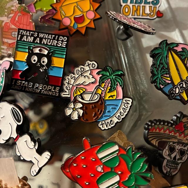 TOPANGA Jewelry Pin Brooch Let's go to the beach