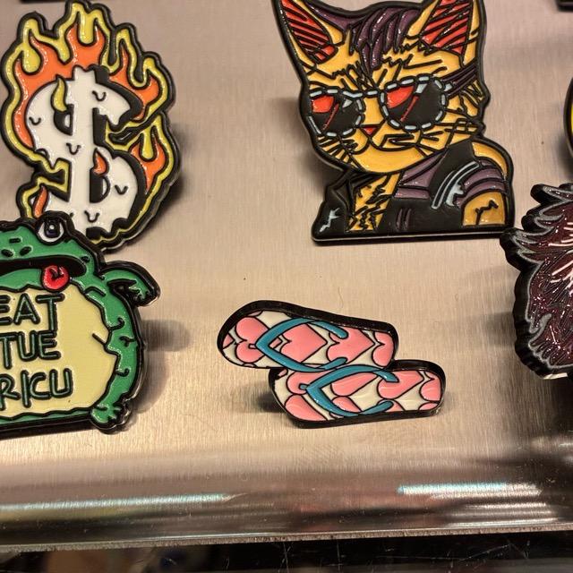 TOPANGA Jewelry　 Pin Brooch　Flip flops