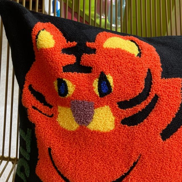 TOPANGA Homefurnishing ゆるアニマルエンブロイダリークッションカバー　TIGER　ブラック　45×45cm　トラ　タイガー　虎　どうぶつ　サガラ刺繍　刺繍　