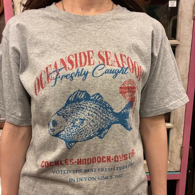 TOPANGA Lady's　グラフィックTシャツ　OCEANSIDE SEAFOOD　 ライトグレー　サカナ　フィッシュ　カットソー　S　M　L　メンズ　レディース　ユニセックス