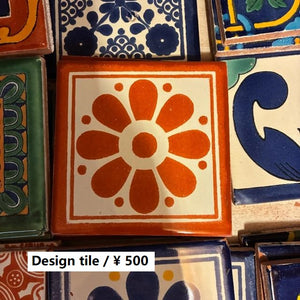 メキシコ　タラベラタイル　花模　オレンジ　コースター　鍋敷き　DIY　柄タイル　室内壁　室外壁　デザインタイル　レトロ　アートタイル　タラベラ焼き
