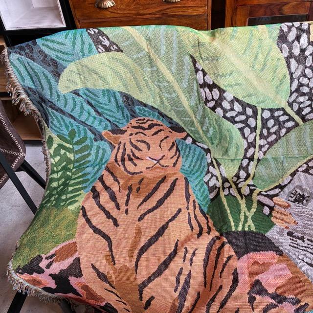 TOPANGA Homefurnishing Art throwket Tiger ＆ Woman 130×160cm Green