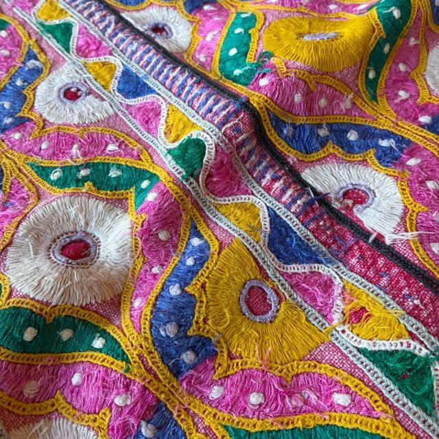 INDIA　Vintage Rabari embroidered fabric　50×180cm　24000-2