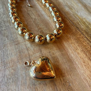 TOPANGA Jewelry　チャビーハートチャーム＆ボールネックレス　ゴールド　カジュアル　ショートネックレス　チャーム　ペンダント　チョーカー　ボールチェーン