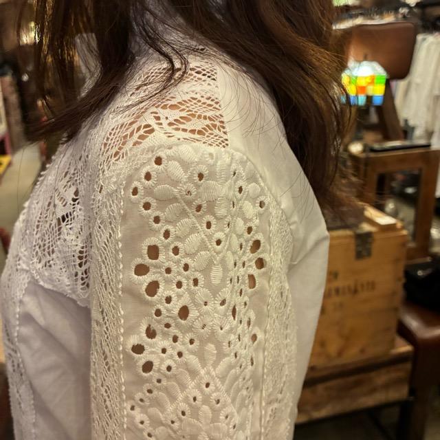 Topanga Lady's　ロマンチックエンブロイダリーレースブラウス　ホワイト　長袖　ギャザーネック　ボヘミアン　インナー　重ね着　Mサイズ　Lサイズ