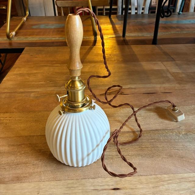 TOPANGA Lighting　ミルクセラミックベルランプ　ラウンド　吊照明　照明器具　カウンター　カフェ　和室　レトロ　ホワイト　ウッド　ペンダントランプ