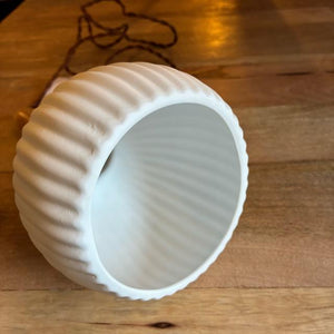 TOPANGA Lighting　ミルクセラミックベルランプ　ラウンド　吊照明　照明器具　カウンター　カフェ　和室　レトロ　ホワイト　ウッド　ペンダントランプ