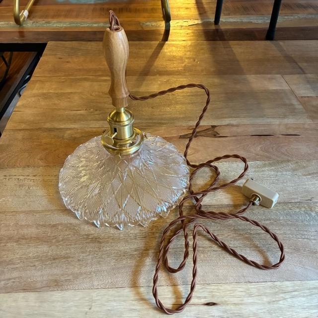 TOPANGA Lighting　レースカットガラスベルランプ　吊照明　照明器具　カウンター　カフェ　和室　レトロ　ホワイト　ウッド　ペンダントランプ