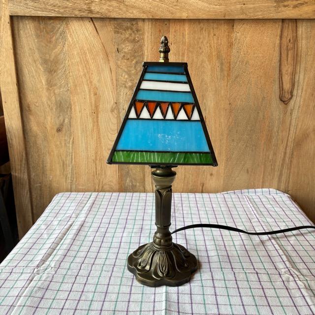 TOPANGA　Lighting　ステンドグラステーブルランプ　ジオメトリック　ブルー　幾何学　ガラスランプ　スタンドランプ　ナイトランプ　玄関　寝室