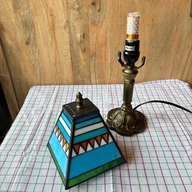 TOPANGA　Lighting　ステンドグラステーブルランプ　ジオメトリック　ブルー　幾何学　ガラスランプ　スタンドランプ　ナイトランプ　玄関　寝室