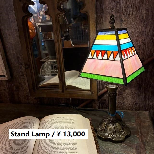TOPANGA　Lighting　ステンドグラステーブルランプ　ジオメトリック　ピンク　幾何学　ガラスランプ　スタンドランプ　ナイトランプ　玄関　寝室