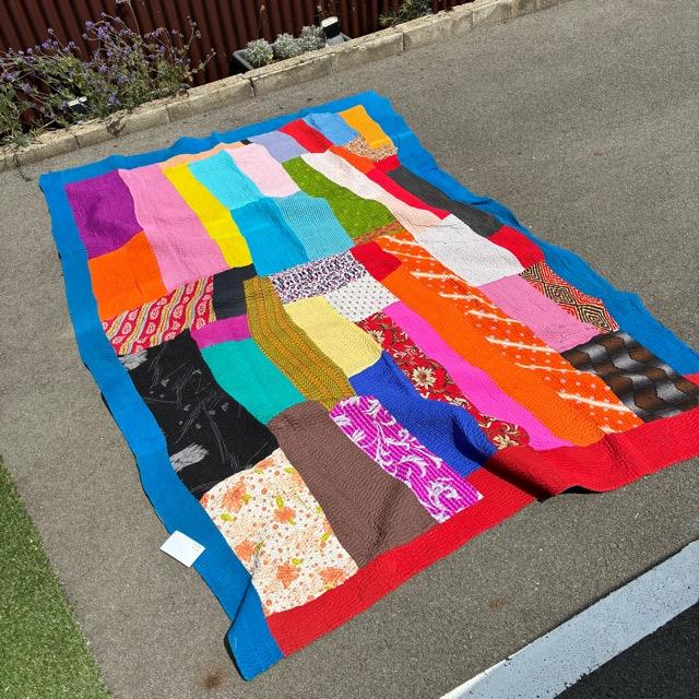 インド　ヴィンテージラリーキルト　28000-22　150×230cm　カンタ　ベッドカバー　ソファカバー　マルチカバー　ハンドメイド　１点もの　ブルー　グリーン