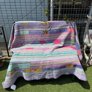 インド　ヴィンテージラリーキルト　30000-4　140×190cm　カンタ　ベッドカバー　ソファカバー　マルチカバー　ハンドメイド　１点もの　ピンク　