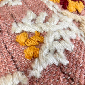 TOPANGA Homefurnishing　トライバルエンブロイダリーウールラグマット　ピンク　50×80cm　玄関マット　ラグマット　羊毛　刺繍