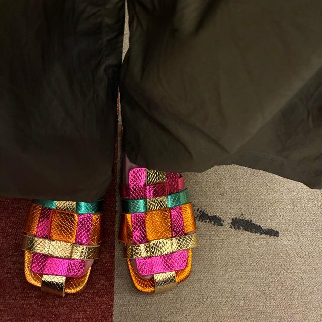 TOPANGA Footwear　メタリックカラー編み込みサンダル　ミュール　スクエアトゥ　リゾート　37　38　39　40　　