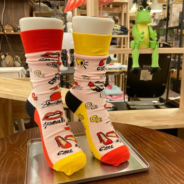 TOPANGA SOCKS Lady's　アシンメトリーソックス　GIRL　ピンク　イエロー　リップ　ガール　靴下　ユニーク　プチギフト　クルーソックス