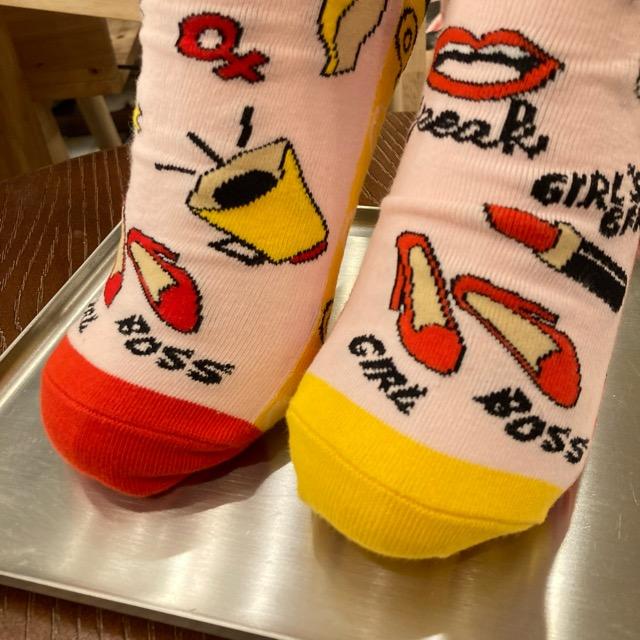 TOPANGA SOCKS Lady's　アシンメトリーソックス　GIRL　ピンク　イエロー　リップ　ガール　靴下　ユニーク　プチギフト　クルーソックス