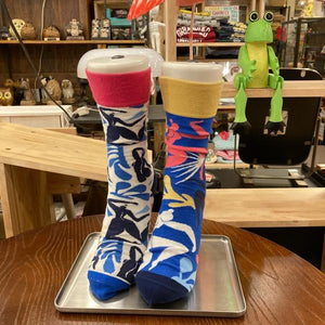 TOPANGA SOCKS Lady's　アシンメトリーソックス　DANCE　ホワイト　ブルー　アート　ピンク　ダンス　靴下　ユニーク　プチギフト　クルーソックス