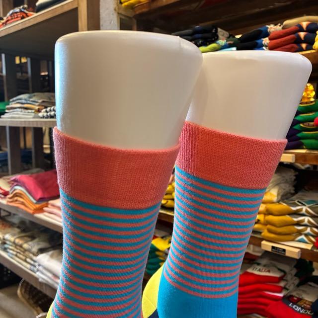 TOPANGA SOCKS Men's　パターンボーダーソックス　ブルー　靴下　メンズソックス　スニーカー　足元ファッション　プチギフト　クルーソックス