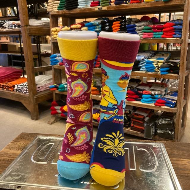 TOPANGA SOCKS Lady's　アシンメトリーソックス　Thailand　ブルー　レッド　ペイズリー　ファッション　レディース　靴下　ユニーク　プチギフト