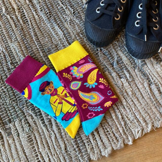 TOPANGA SOCKS Lady's　アシンメトリーソックス　Thailand　ブルー　レッド　ペイズリー　ファッション　レディース　靴下　ユニーク　プチギフト