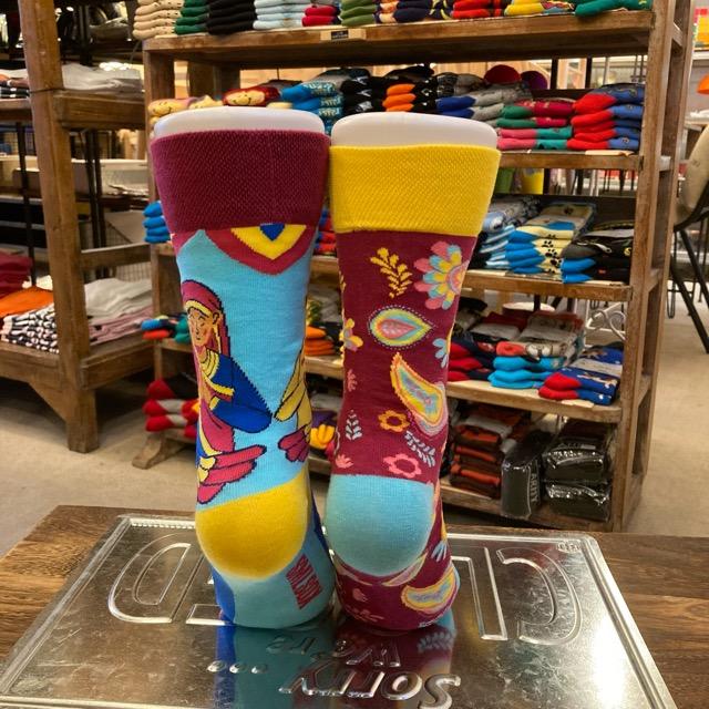 TOPANGA SOCKS Lady's　アシンメトリーソックス　Thailand　ブルー　レッド　ペイズリー　ファッション　レディース　靴下　ユニーク　プチギフト