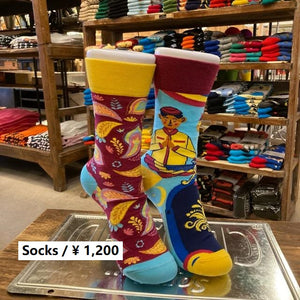 TOPANGA SOCKS Lady's　アシンメトリーソックス　Thailand　ブルー　レッド　ペイズリー　ファッション　レディース　靴下　ユニーク　プチギフト