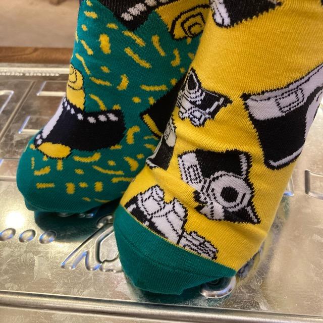 TOPANGA SOCKS Lady's　アシンメトリーソックス　カメラとフィルム　グリーン　イエロー　ファッション　レディース　靴下　ユニーク　プチギフト