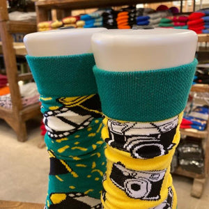 TOPANGA SOCKS Lady's　アシンメトリーソックス　カメラとフィルム　グリーン　イエロー　ファッション　レディース　靴下　ユニーク　プチギフト