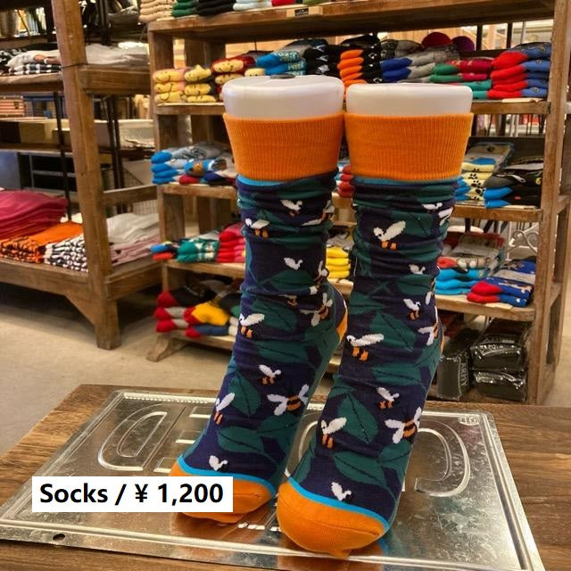 TOPANGA SOCKS Lady's　アートソックス　ハニーガーデン　ミツバチ　庭　ネイビー　オレンジ　ファッション　レディース　靴下　ユニーク　プチギフト