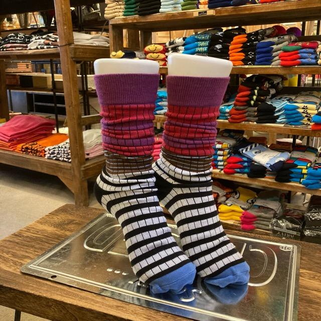 TOPANGA SOCKS Lady's　クレイジーボーダーハイソックス　ホワイト×パープル　ファッション　レディース　靴下　ユニーク　プチギフト