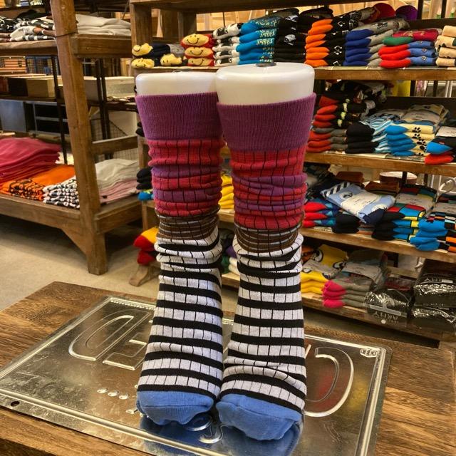 TOPANGA SOCKS Lady's　クレイジーボーダーハイソックス　ホワイト×パープル　ファッション　レディース　靴下　ユニーク　プチギフト