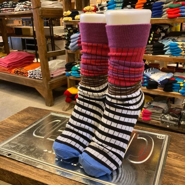 TOPANGA SOCKS Lady's　クレイジーボーダーハイソックス　ホワイト×パープル　ファッション　レディース　靴下　ユニーク　プチギフト