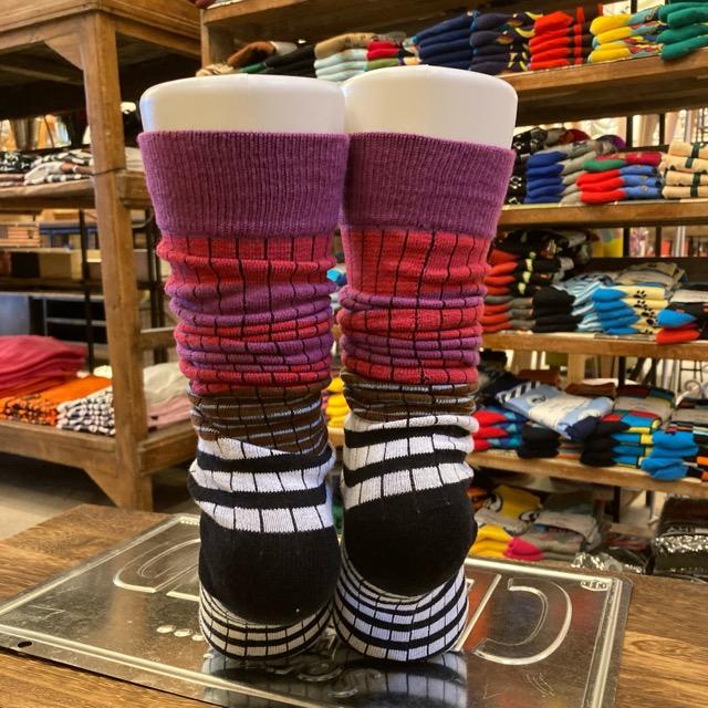 TOPANGA SOCKS Lady's　クレイジーボーダーハイソックス　ホワイト×パープル　ファッション　レディース　靴下　ユニーク　プチギフト