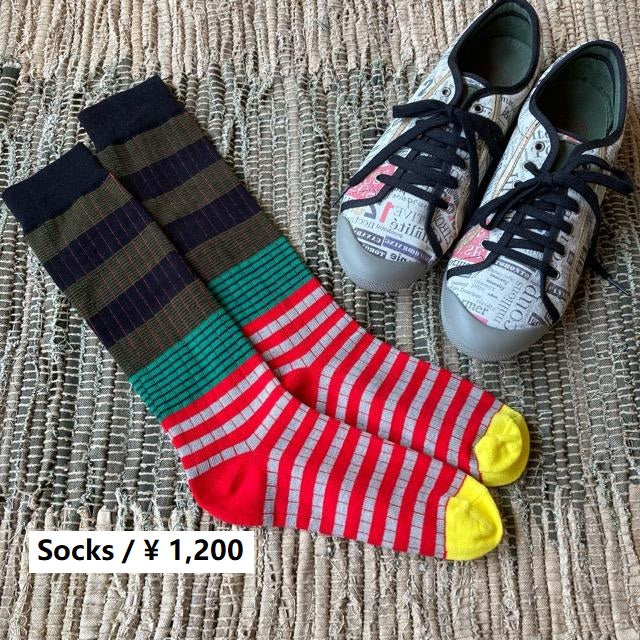 TOPANGA SOCKS Lady's　クレイジーボーダーハイソックス　レッド×カーキ　ファッション　レディース　靴下　ユニーク　プチギフト